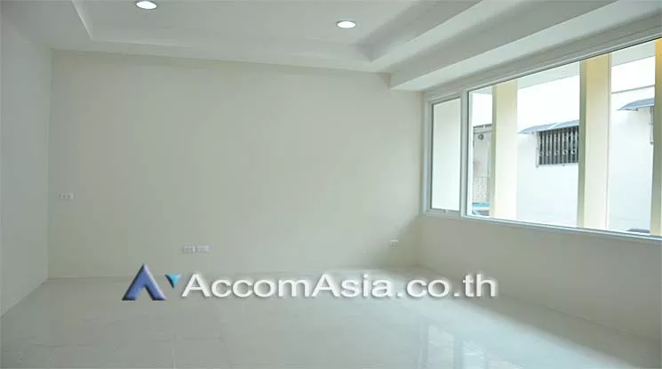 13  Office Space For Sale in Silom ,Bangkok BTS Sala Daeng AA13163
